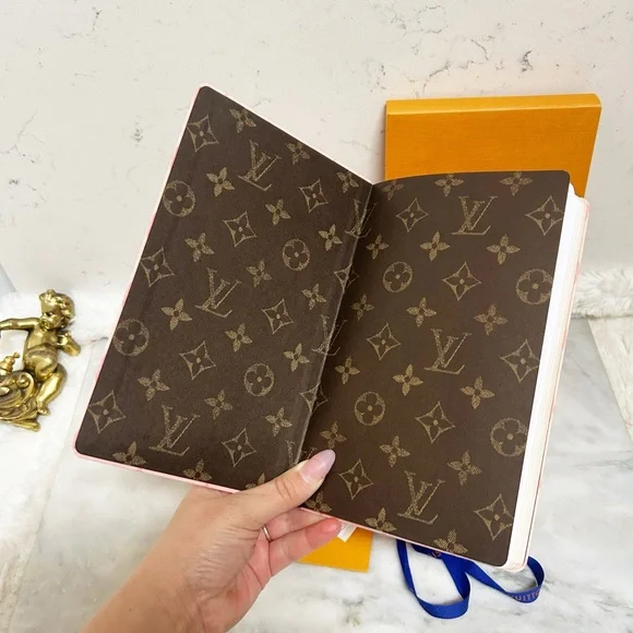 Authentic NIB Louis Vuitton Pink Carn-Jane MM Journal / Notebook - Picture 6 of 13